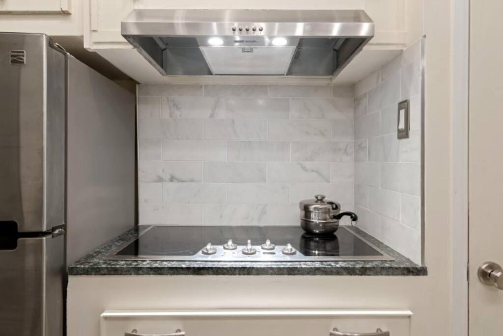 Historic With Free Parking In Quiet, Convenient