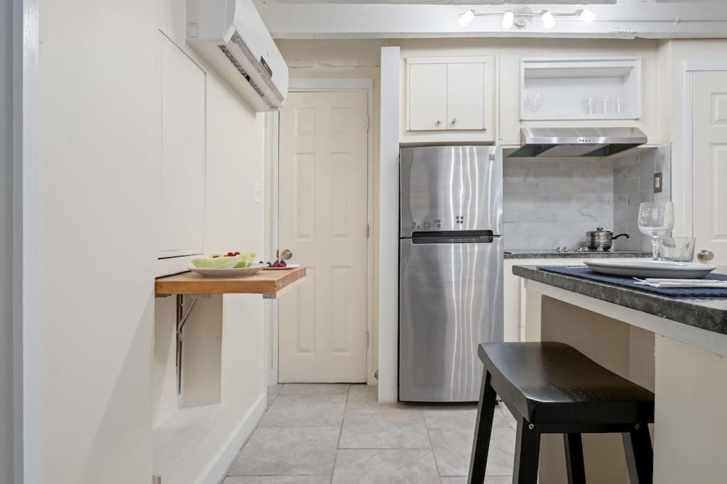 Historic With Free Parking In Quiet, Convenient Holiday home Philadelphia