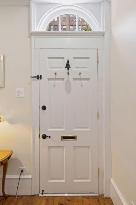 Historic With Free Parking In Quiet, Convenient Holiday home