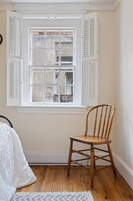 Historic With Free Parking In Quiet, Convenient Holiday home Philadelphia