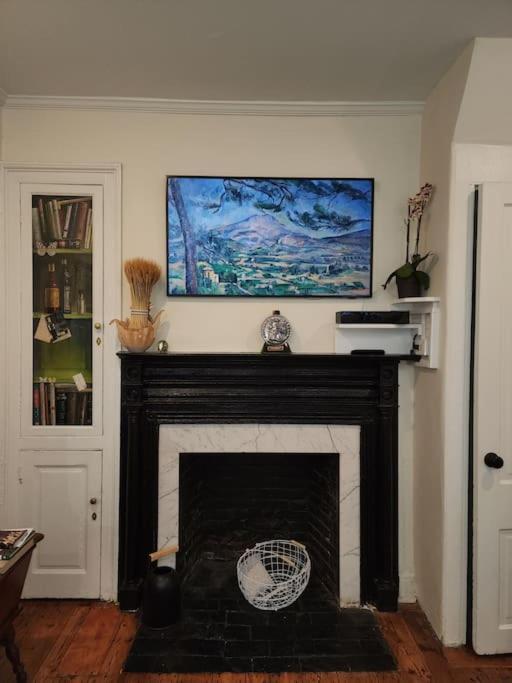 Historic With Free Parking In Quiet, Convenient